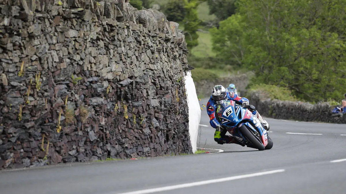 A mais perigosa corrida de motos do mundo:Isle Of Man TT=(video